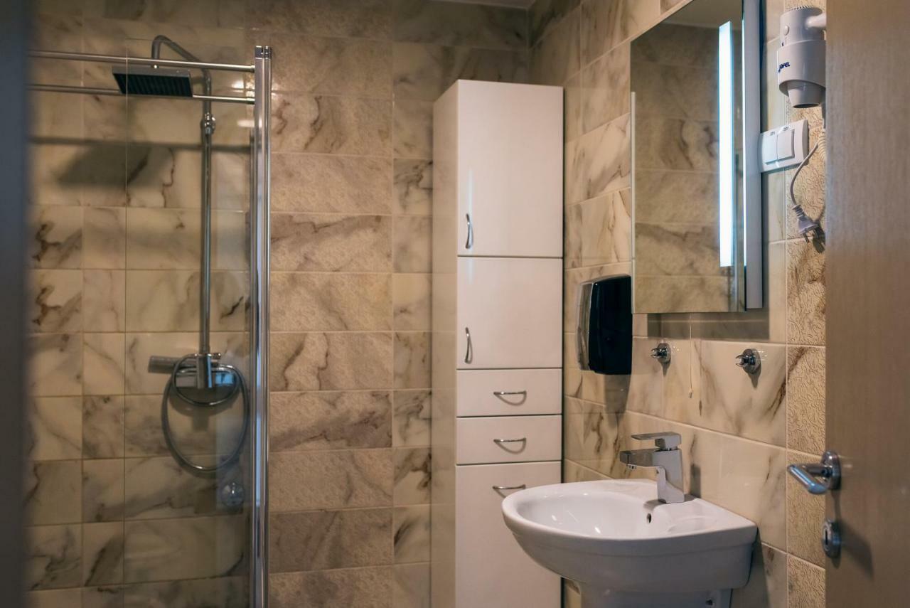 Hotel Euforia Lounge Šabac Buitenkant foto
